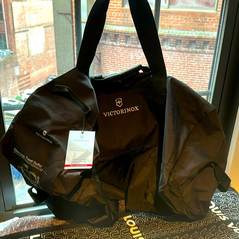 Victorinox Extra-Large 36” Travel Duffel Bag / Noir 31 1756 01